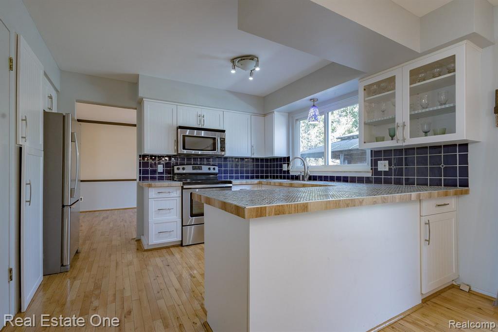 930 BRIDGE PARK Drive, Troy, MI 48098 — Photo 6