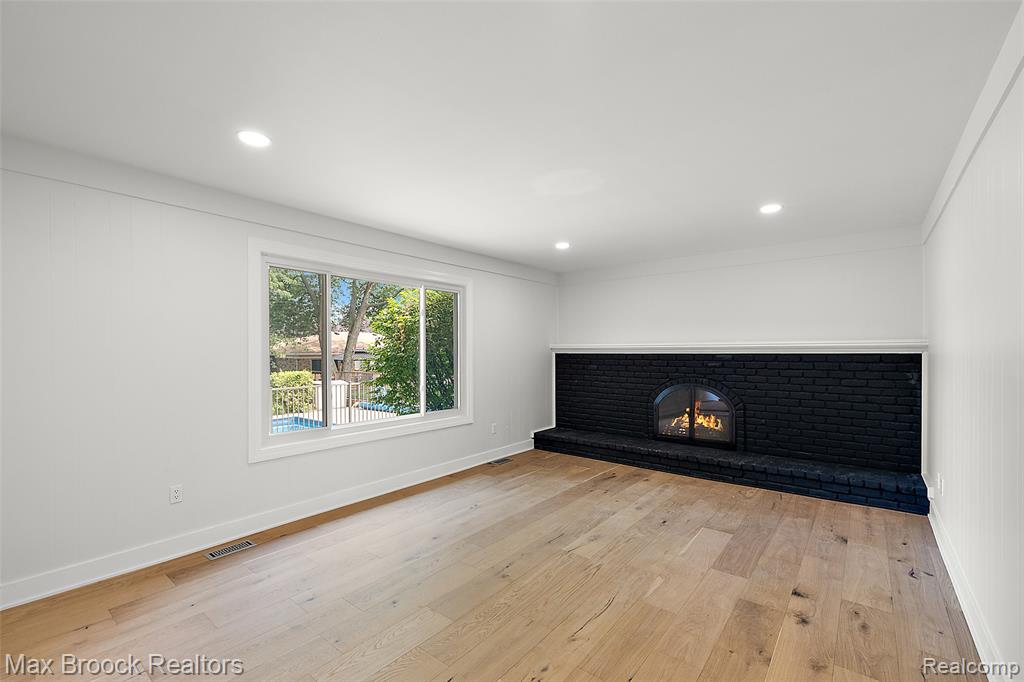 5362 Hertford Drive, Troy, MI 48085 — Photo 10