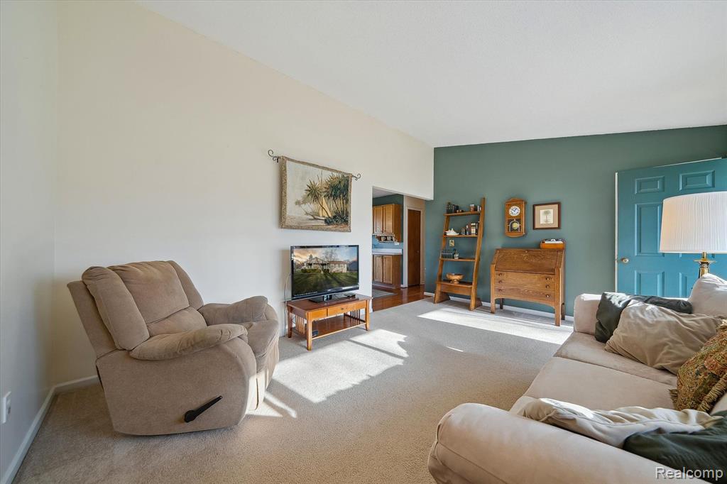 909 DEARBORN Street, Howell, MI 48843 — Photo 7