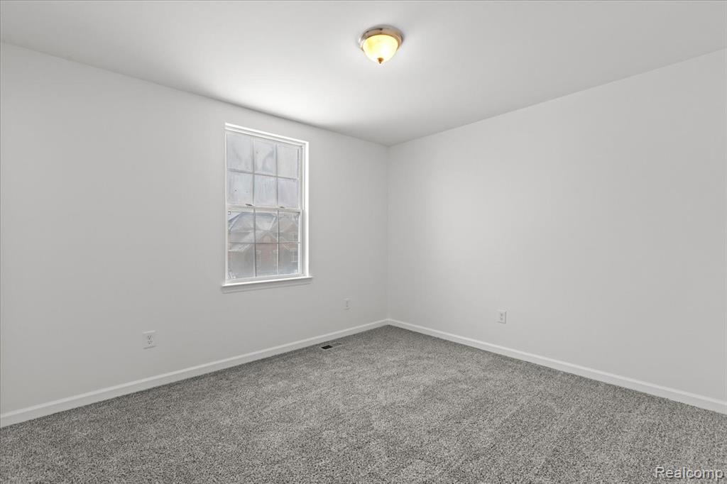 Full bathroom with washtub / shower combination and vanity