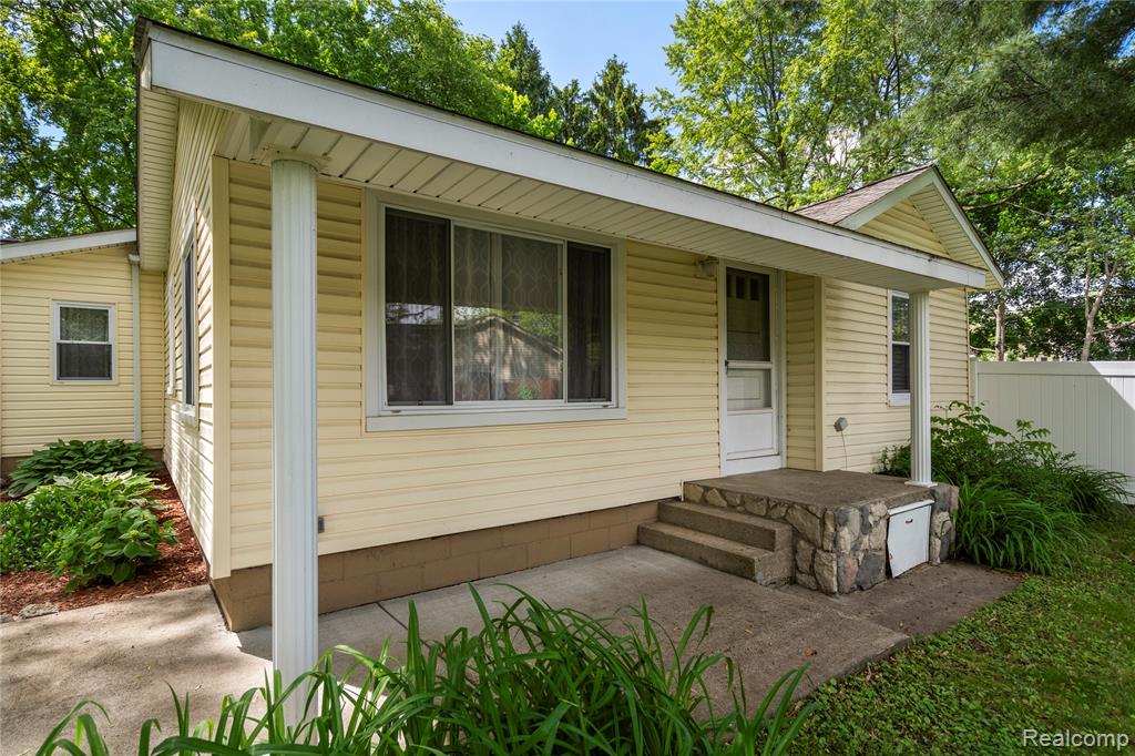 6226 Rowley Boulevard, Waterford, MI 48329 — Photo 13