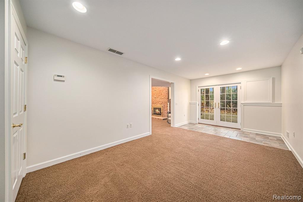 695 HERITAGE Drive, Milford, MI 48381 — Photo 26