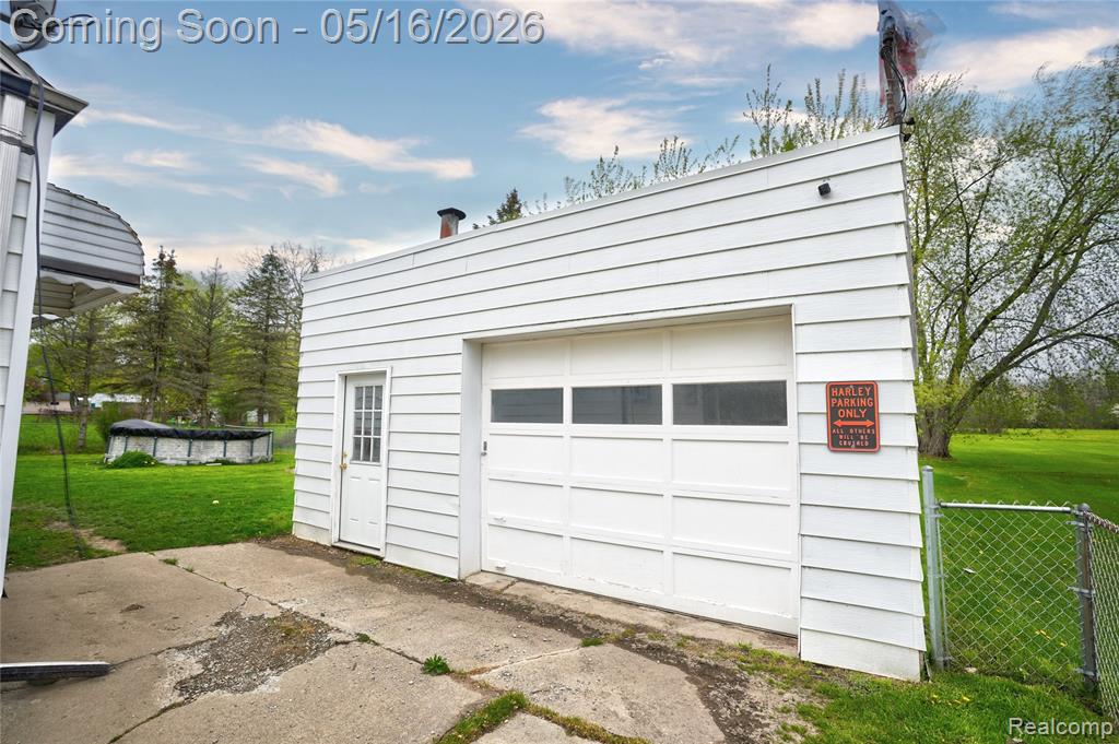 6383 Lapeer Road, Burton, MI 48509 — Photo 26
