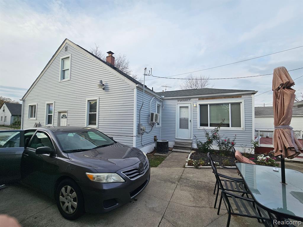 6868 Norborne Avenue, Dearborn Heights, MI 48127 — Photo 4