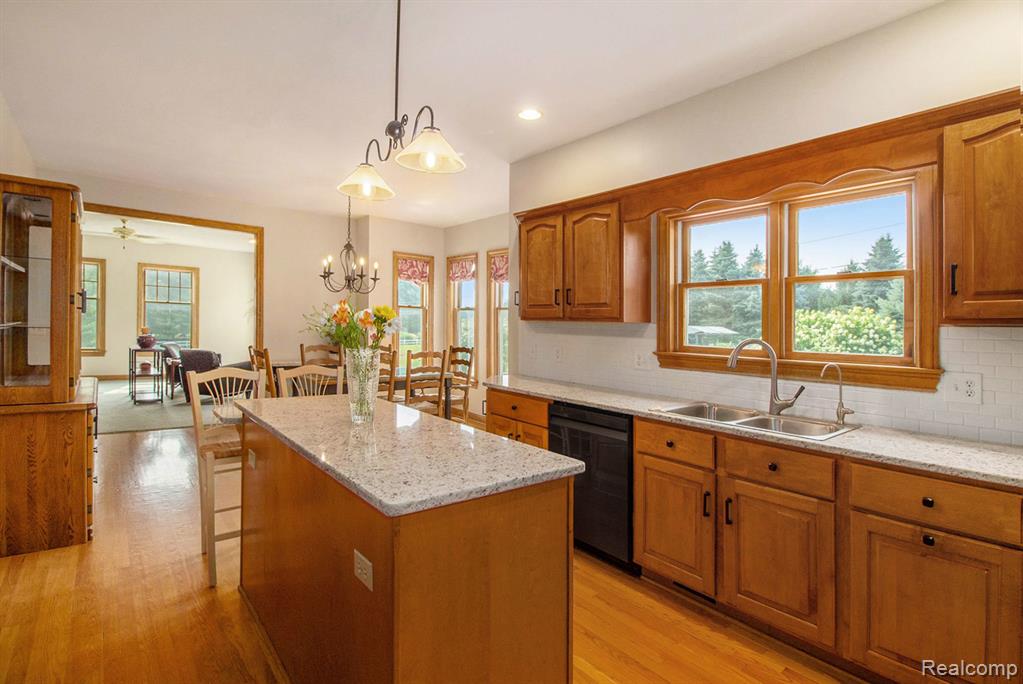 8472 Maltby Road, Brighton, MI 48116 — Photo 10