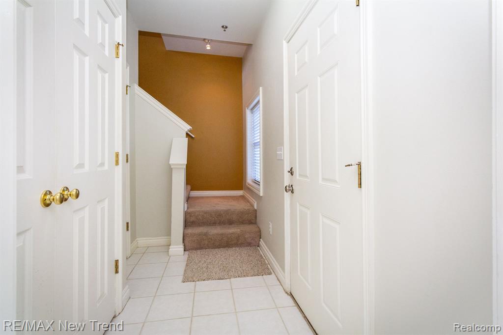 1611 E LAKEVIEW Lane, Canton, MI 48187 — Photo 5