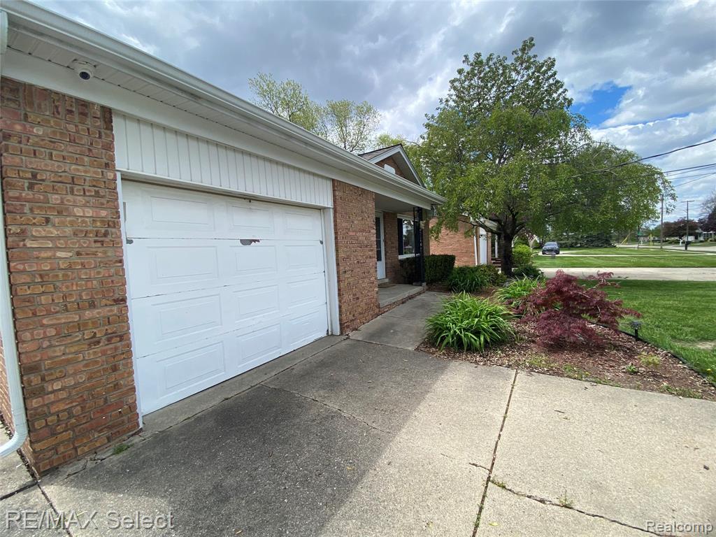 607 W Girard Avenue, Madison Heights, MI 48071 — Photo 10