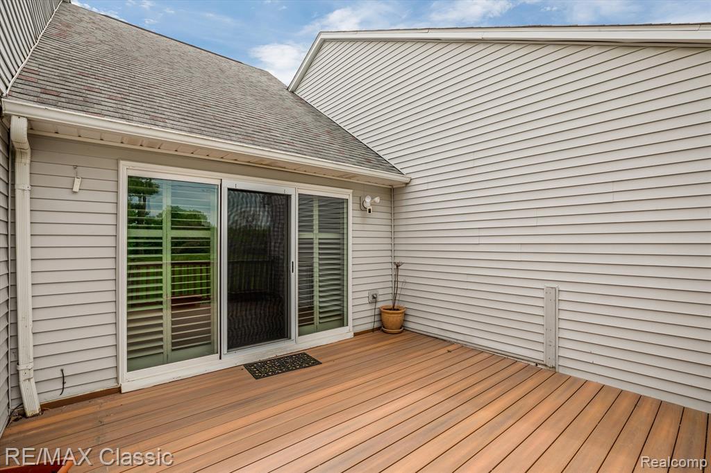 916 VILLAGE Way, South Lyon, MI 48178 — Photo 35