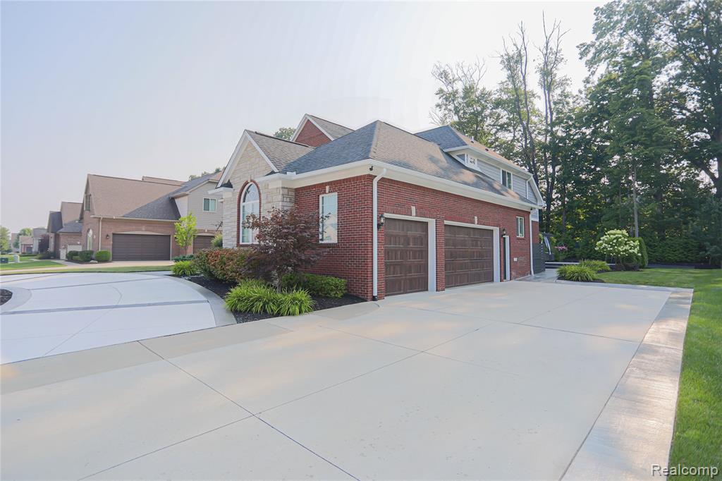 55761 Timbers Edge Drive, Shelby Twp, MI 48316 — Photo 2