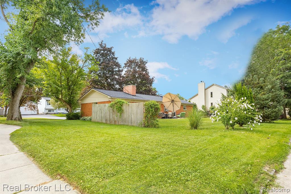 495 GLENN Court, Lake Orion, MI 48362 — Photo 22