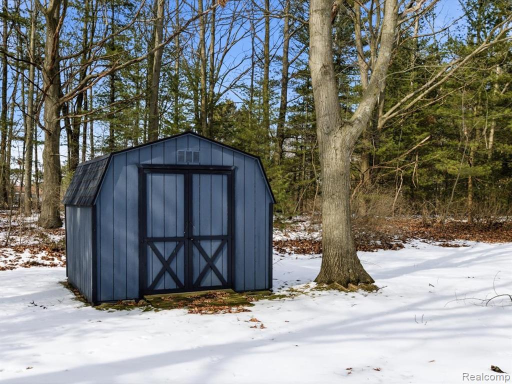 8431 Lakeshore Road, Burtchville, MI 48059 — Photo 47