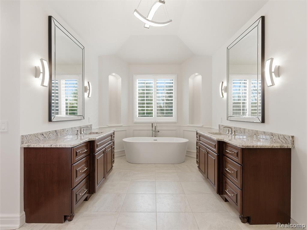 2475 Creekside Court, Rochester, MI 48306 — Photo 17