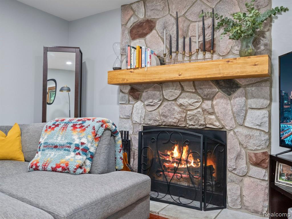 7861 LAKE CREST Drive, Ypsilanti, MI 48197 — Photo 17