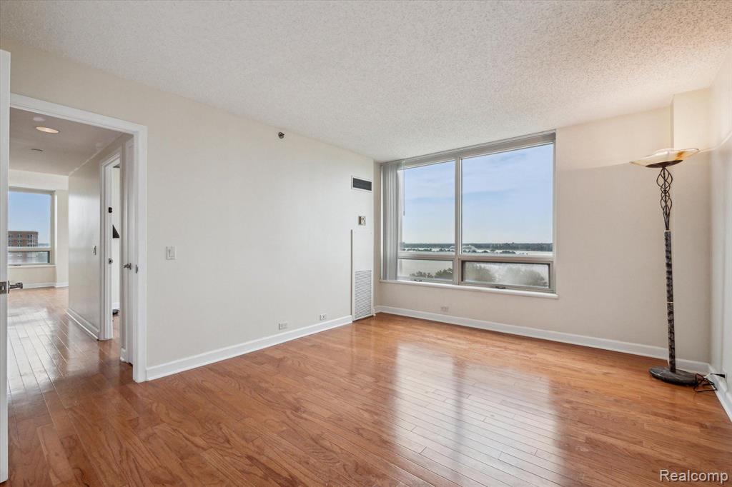 3320 SPINNAKER Lane, 74-14C, Detroit, MI 48207 — Photo 28