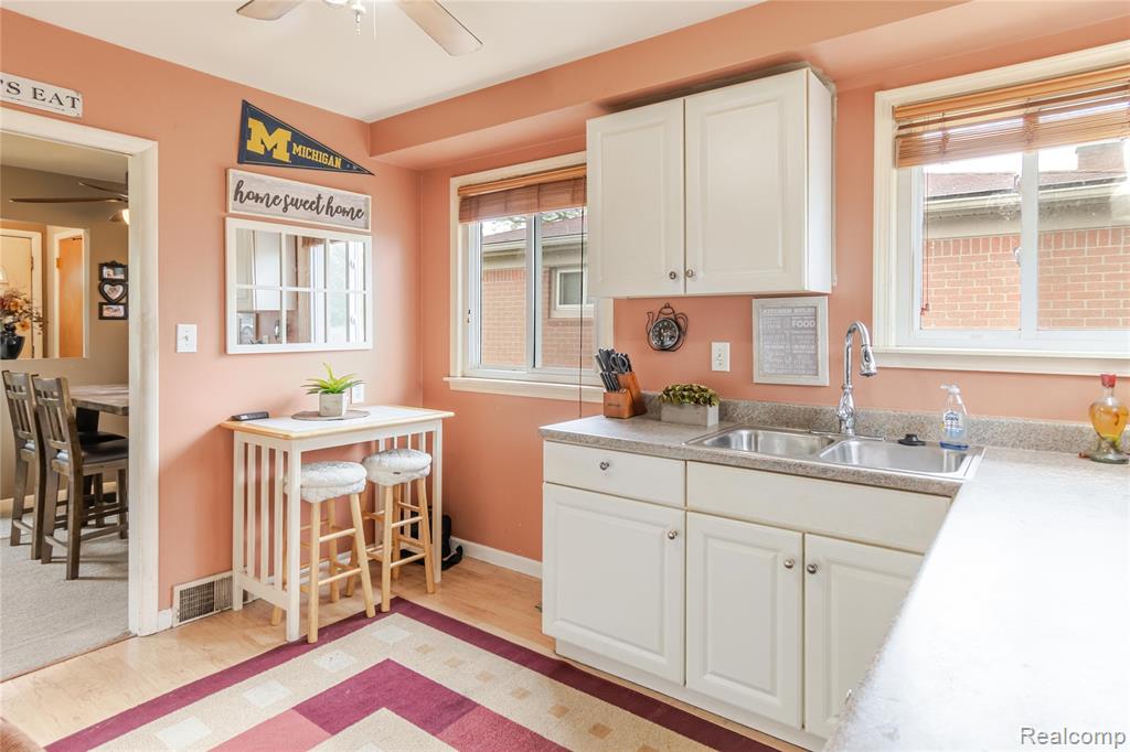 534 Henry Ruff Road, Garden City, MI — Photo 10