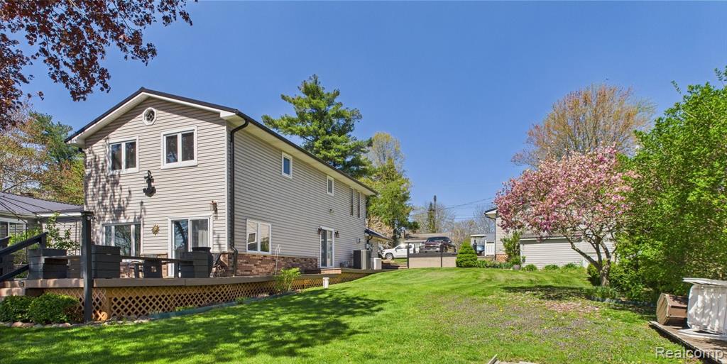 480 PENINSULA Drive, Columbiaville, MI 48421 — Photo 31