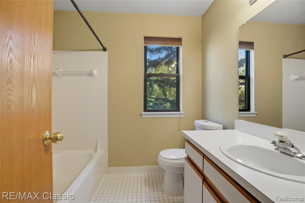 42670 Lilley Pointe Drive, Canton, MI 48187 — Photo 25