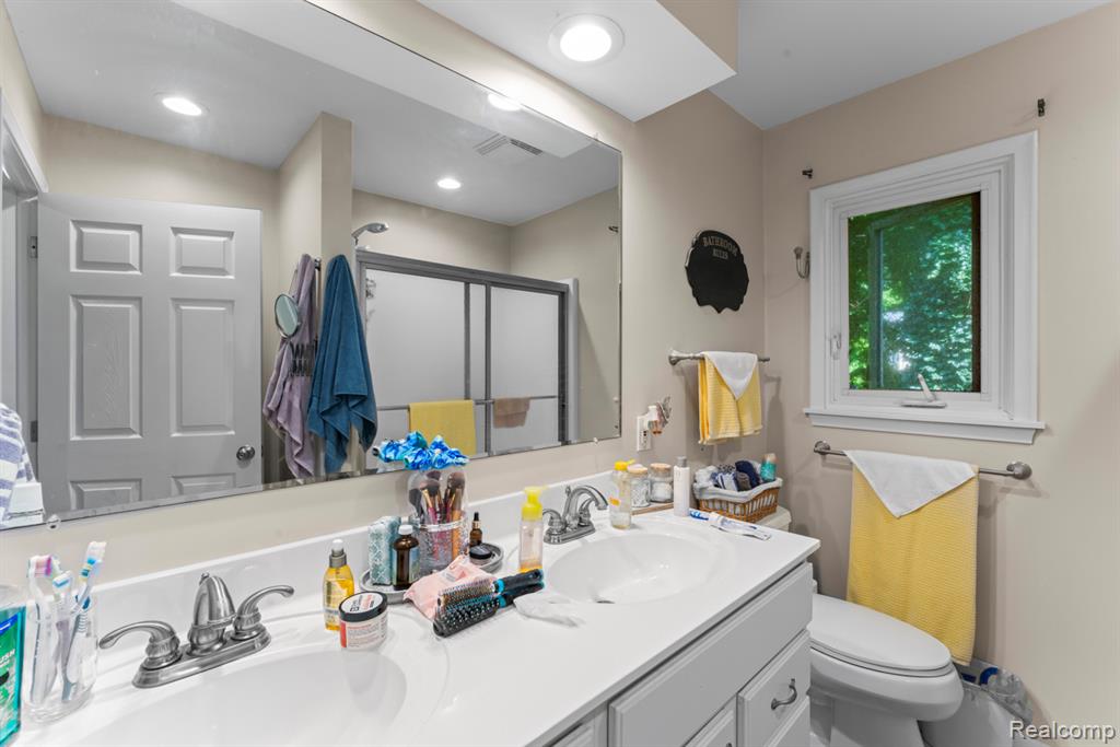 1938 Lakeview Drive, Lapeer, MI 48446 — Photo 18