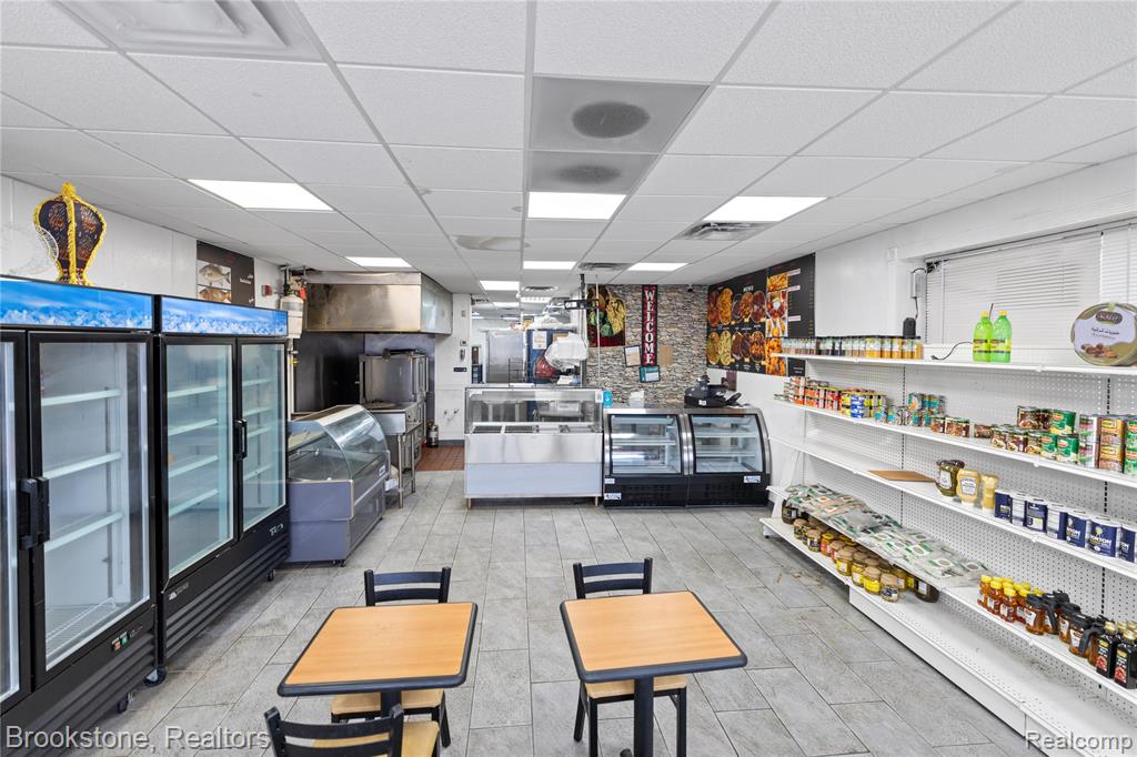 16645 W Warren Avenue, Detroit, MI, 48228