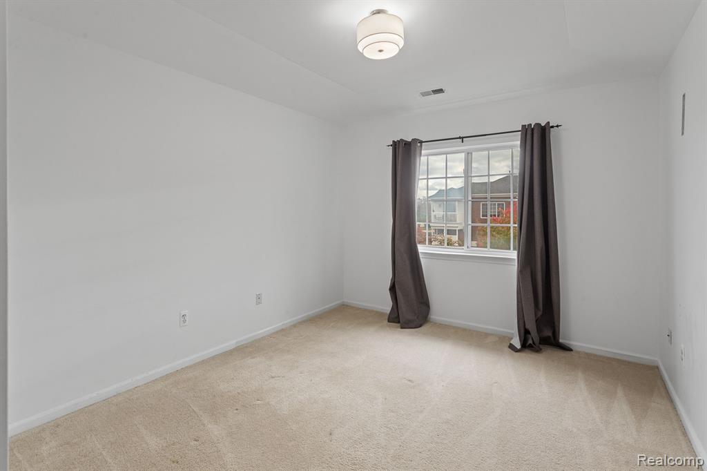 5529 TWIN OAKS Drive, Sterling Heights, MI 48314 — Photo 14