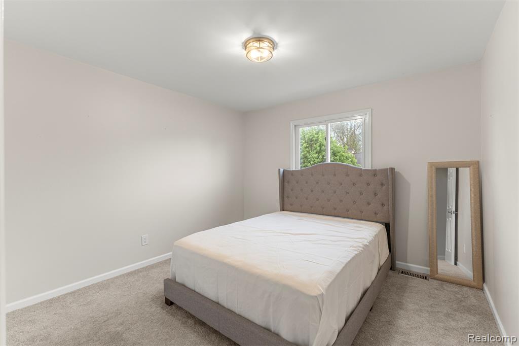 7978 Hoffman Drive, Waterford, MI 48327 — Photo 28