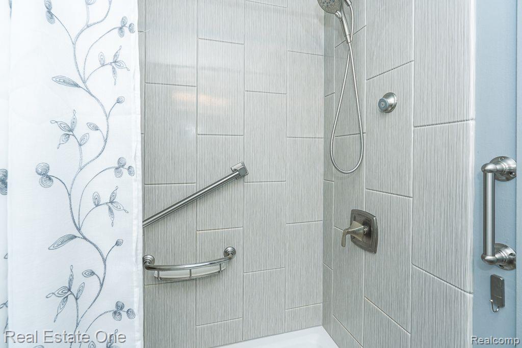 39553 Rambler Drive, Sterling Heights, MI 48313 — Photo 23