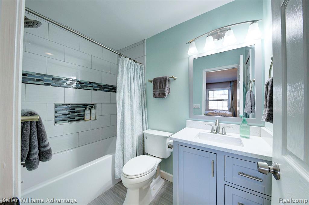 446 Oakgrove Court, Clawson, MI — Photo 28