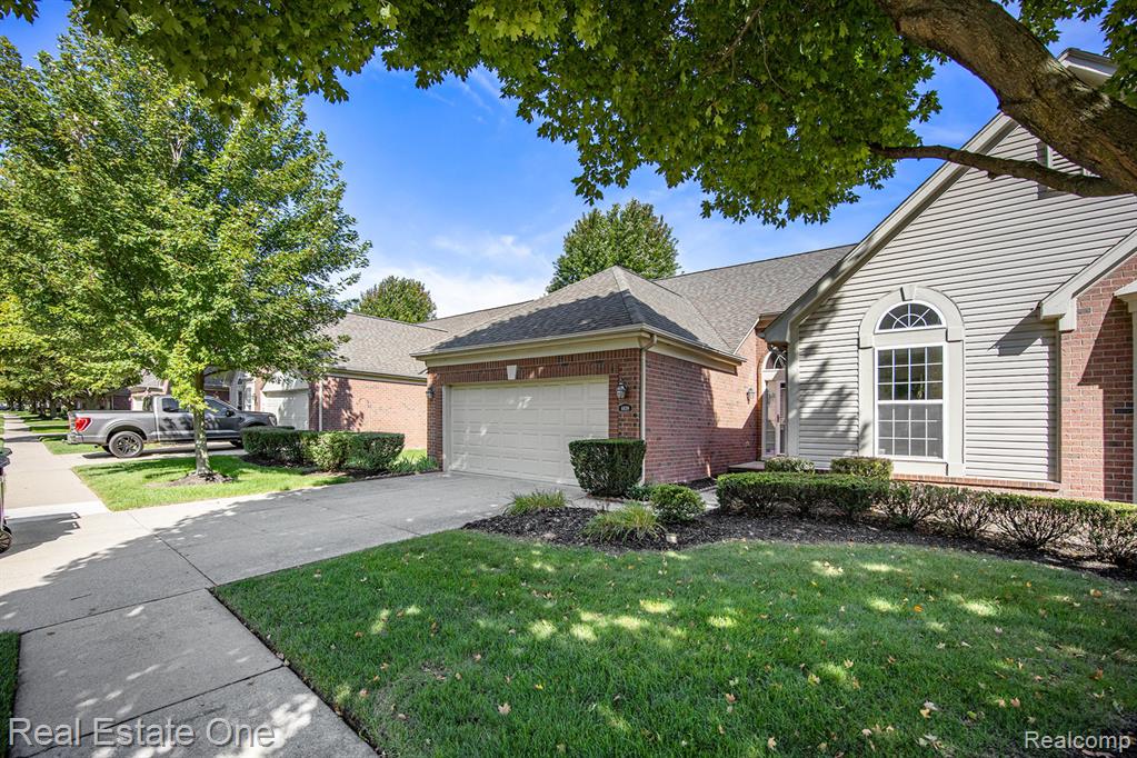 4439 Honeysuckle Drive, Sterling Heights, MI 48314 — Photo 3