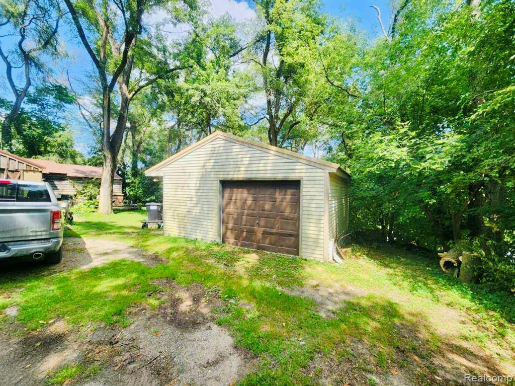 8092 Halfway Drive, Brighton, MI 48116 — Photo 21