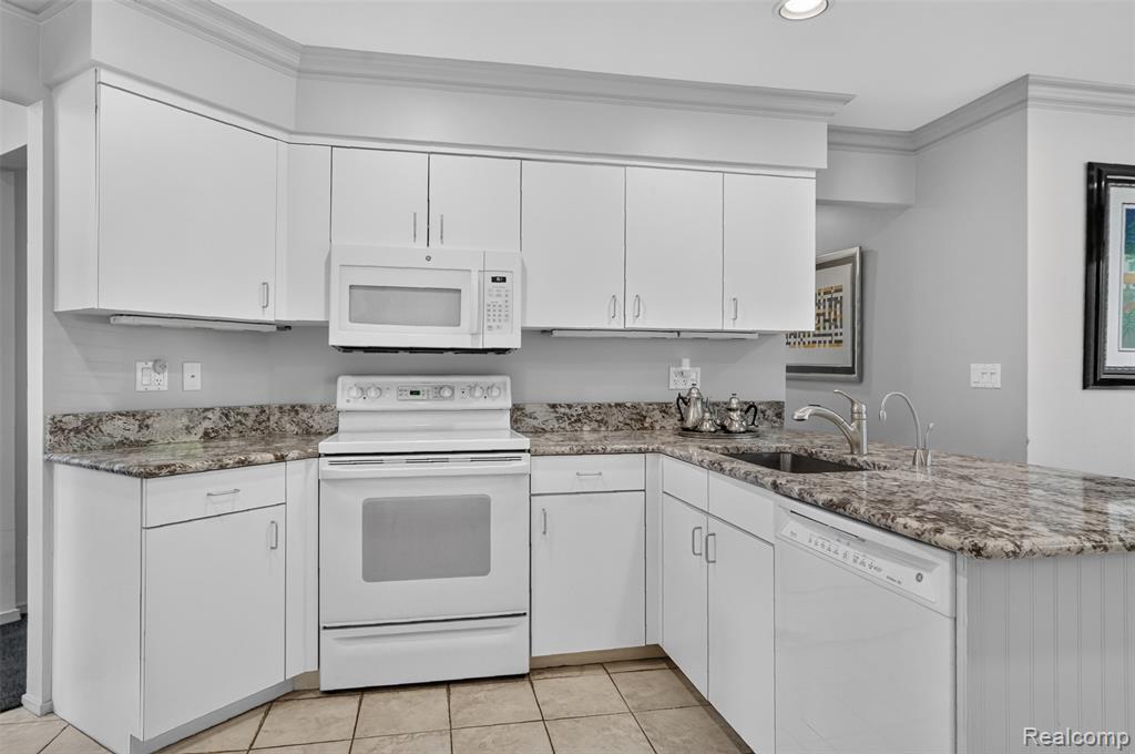 6445 Noble Road, West Bloomfield, MI — Photo 12