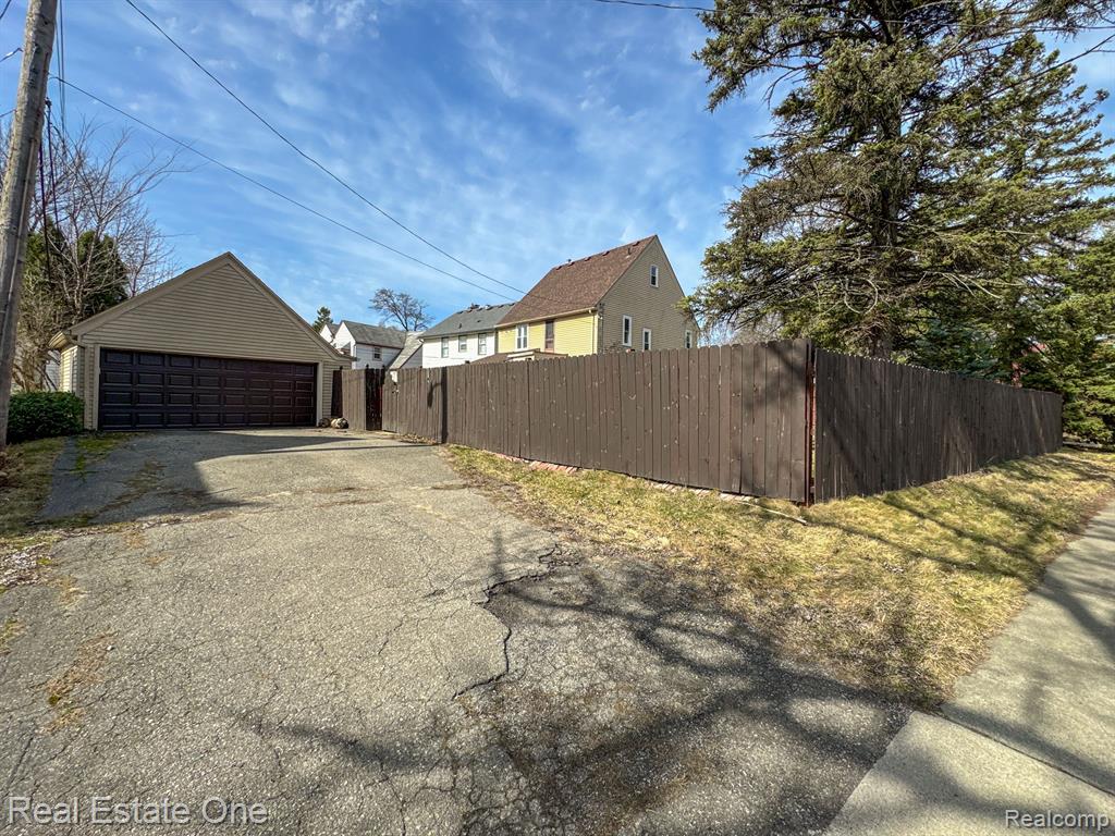 54 MOHAWK Road, Pontiac, MI 48341 — Photo 28