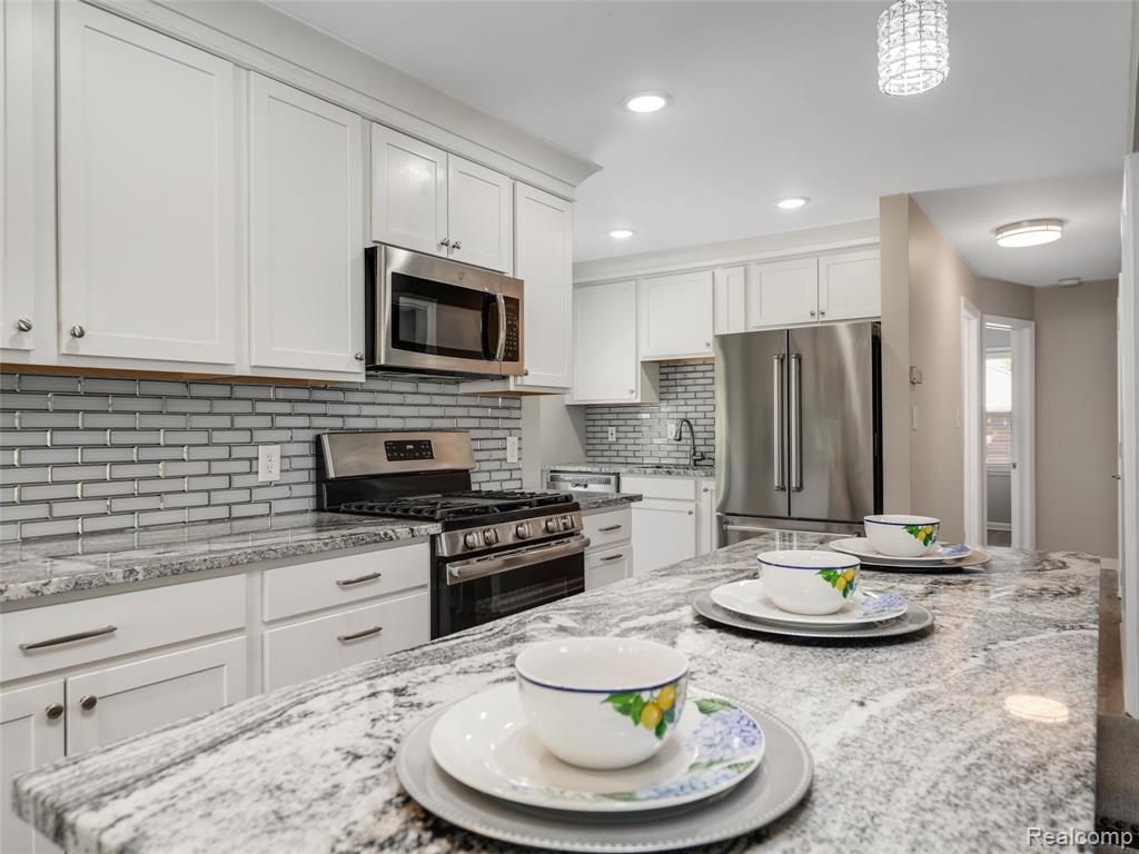2798 Royal Avenue, Berkley, MI 48072 — Photo 2