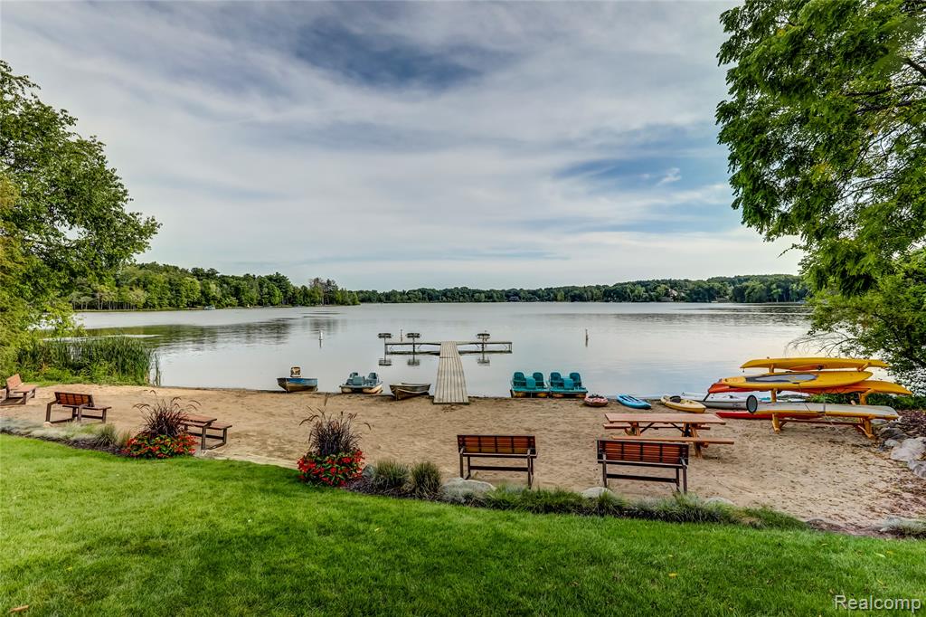 5483 Lake Ridge Drive, Brighton, MI 48116 — Photo 68