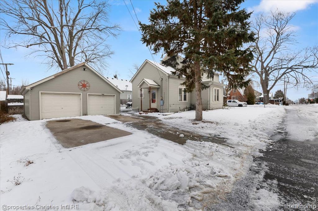 814 S 7th Street, St. Clair, MI 48079 — Photo 6
