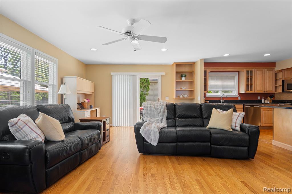 10065 Hart Avenue, Huntington Woods, MI — Photo 19