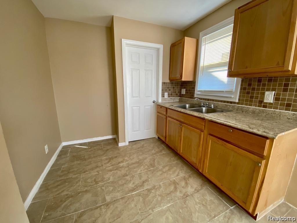 9156 WINTHROP Street, Detroit, MI 48228 — Photo 2