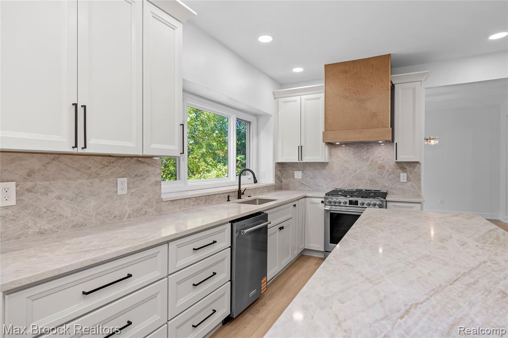 7219 Oakwood Drive, West Bloomfield, MI — Photo 22