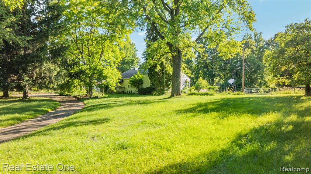 9585 N Eston Road, Clarkston, MI 48348 — Photo 3