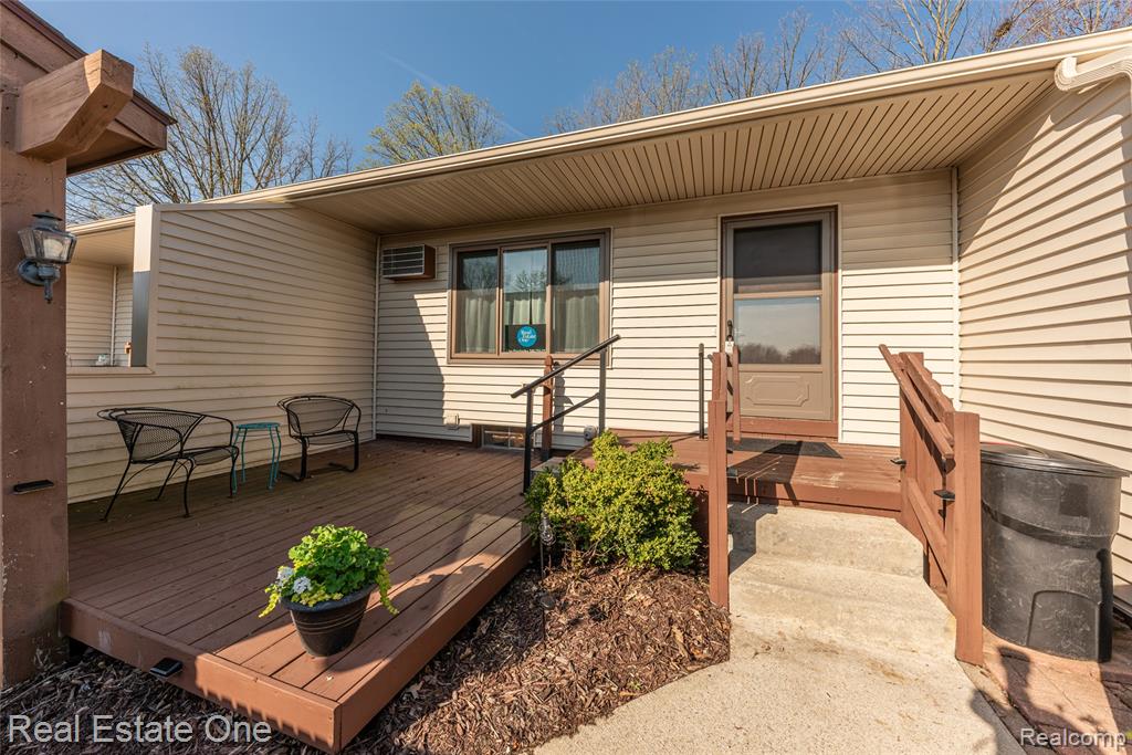 25803 Lexington Drive, 4, South Lyon, MI 48178 — front exterior