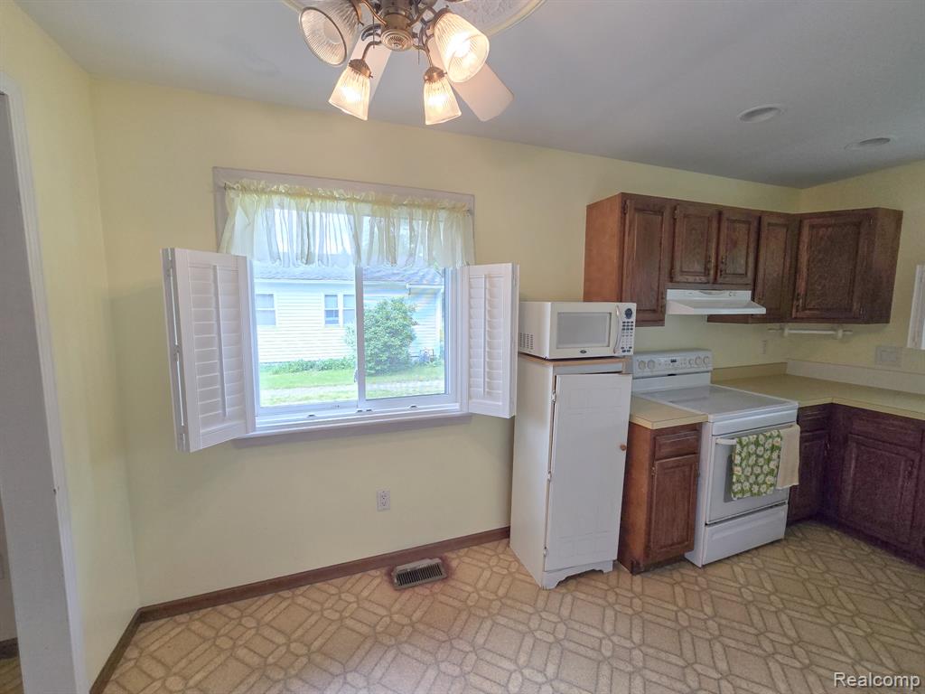 12929 Matthews Street, Carleton, MI 48117 — Photo 15