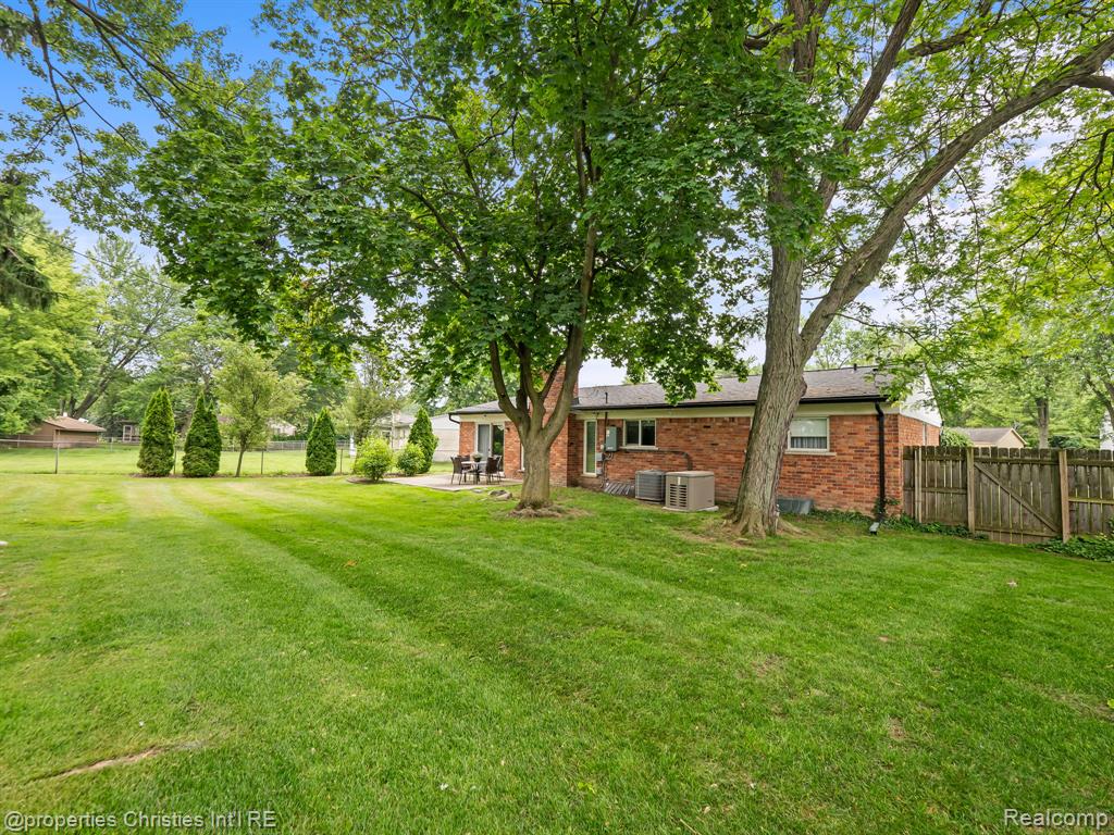 41642 Sycamore Drive, Novi, MI — Photo 29