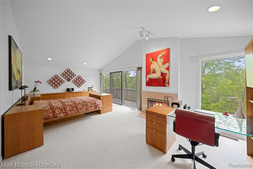 4933 Woodcliff Hill Road N, West Bloomfield, MI 48323 — Photo 17