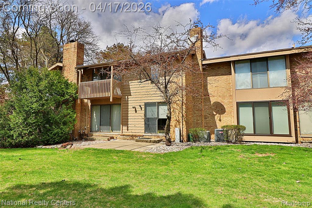 7309 Creek View Circle, West Bloomfield, MI — Photo 3