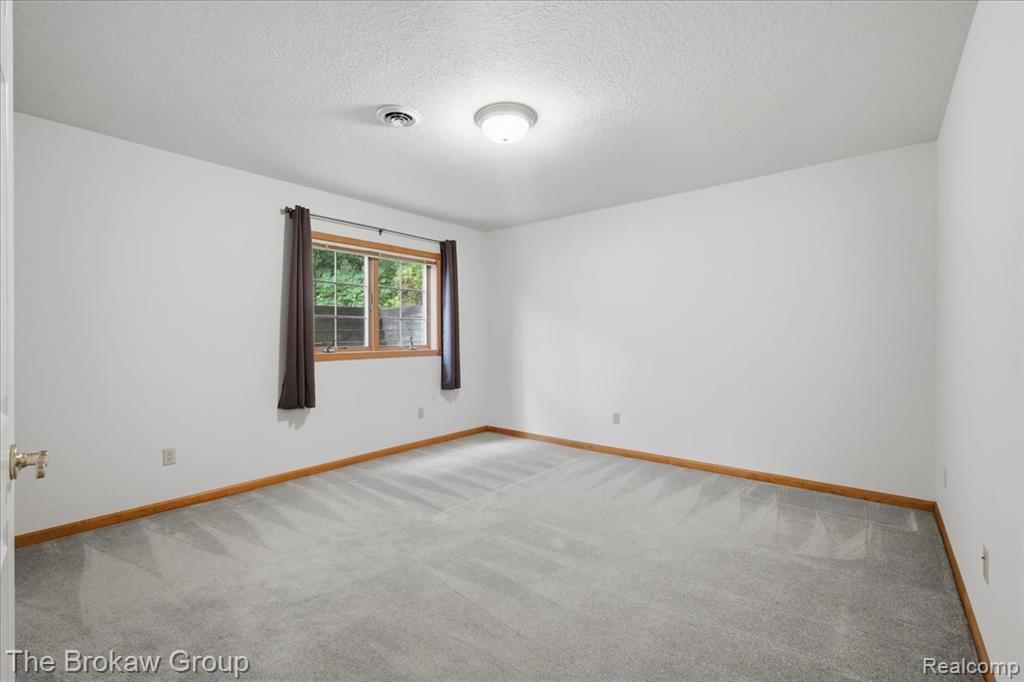 10261 Coachman Court, Davison, MI 48423 — Photo 45