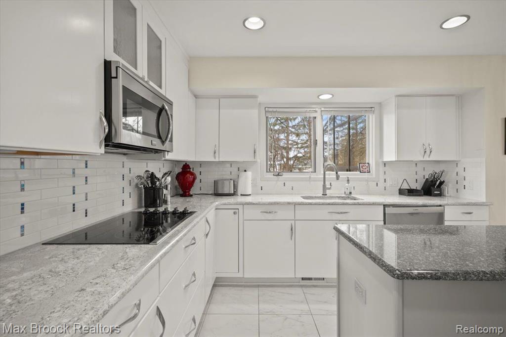 6362 CHARLES Drive, West Bloomfield, MI — Photo 18
