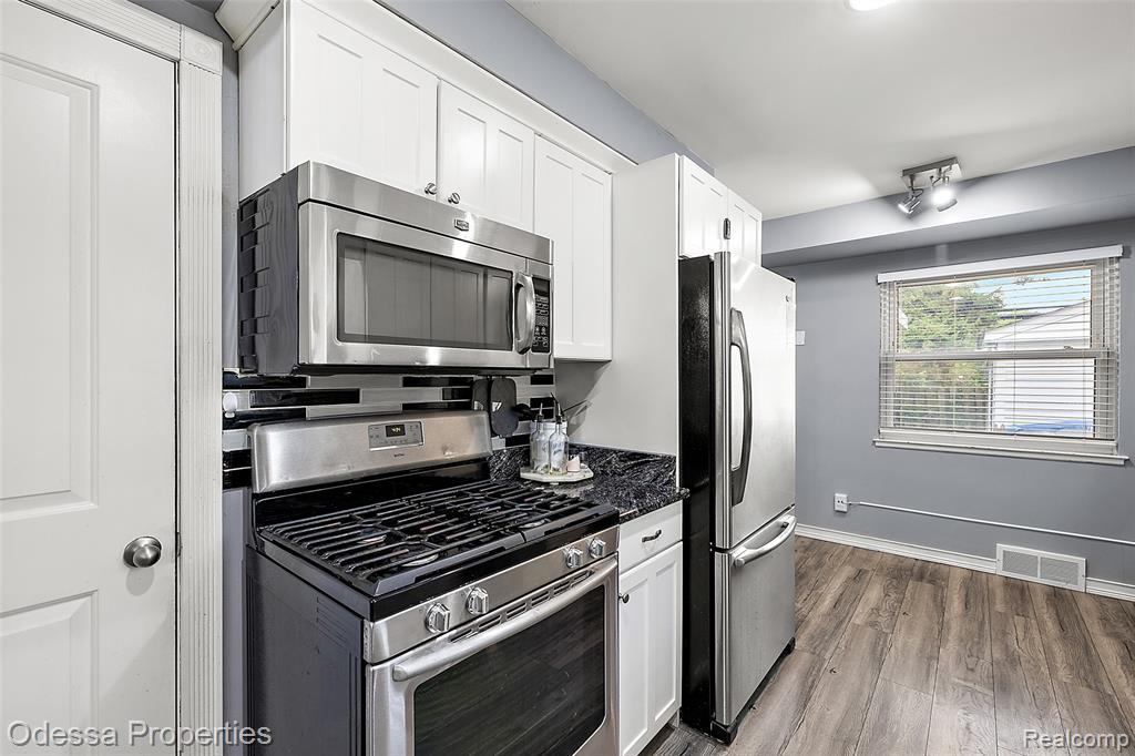8641 Whitefield Street, Dearborn Heights, MI 48127 — Photo 10