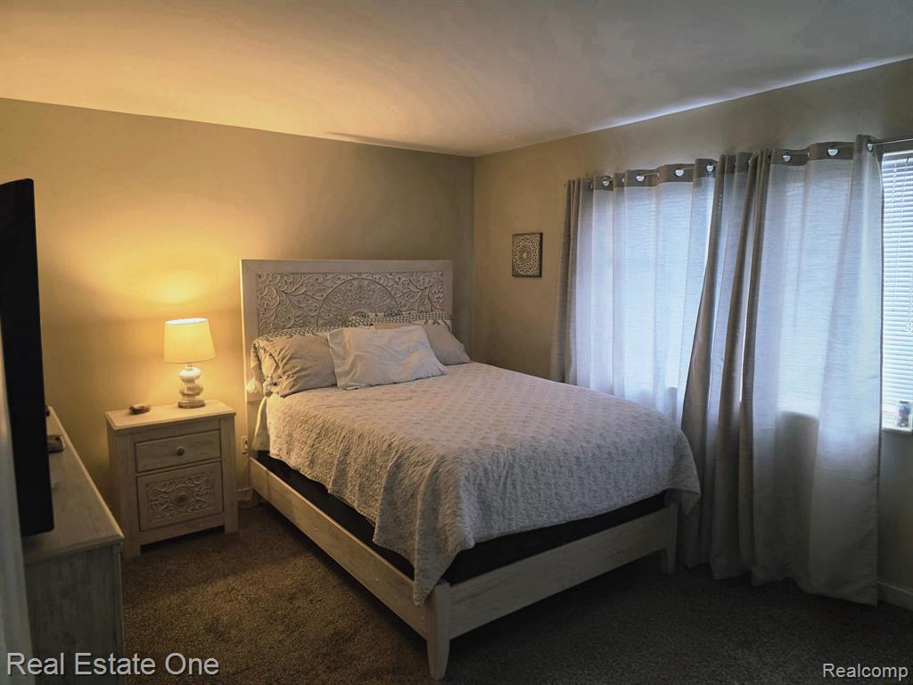 29364 HOOVER Road, Warren, MI 48093 — Photo 11