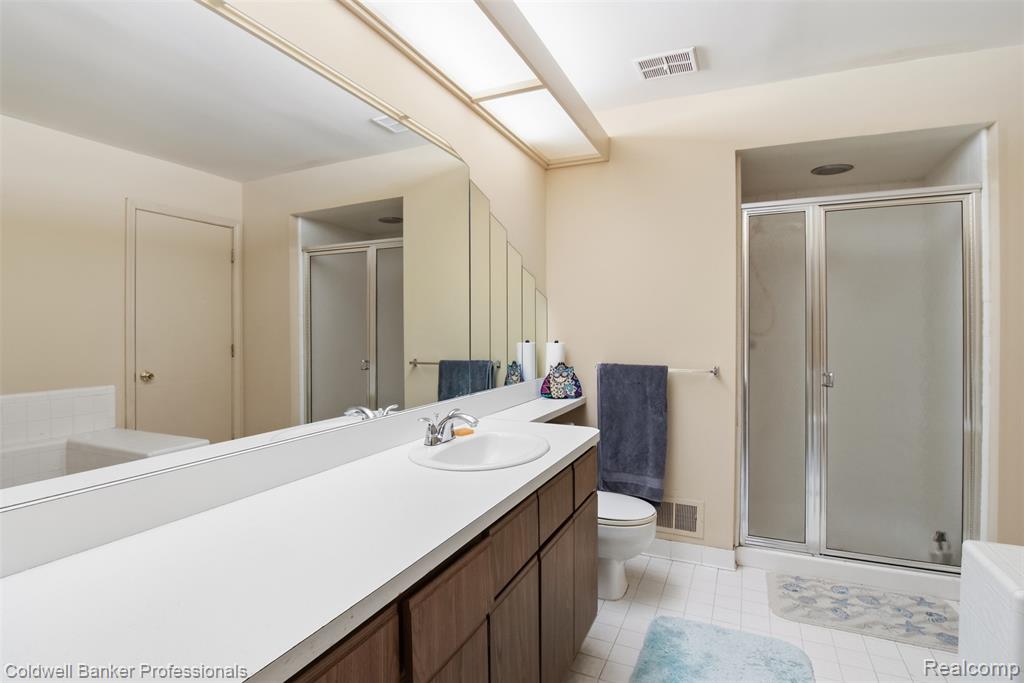 6821 Kindling Court, West Bloomfield, MI — Photo 14