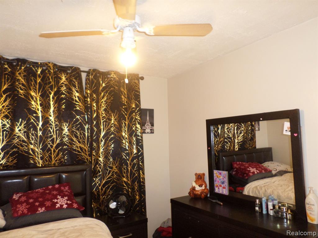 8386 N COLONIAL Street, Dearborn Heights, MI 48127 — Photo 19