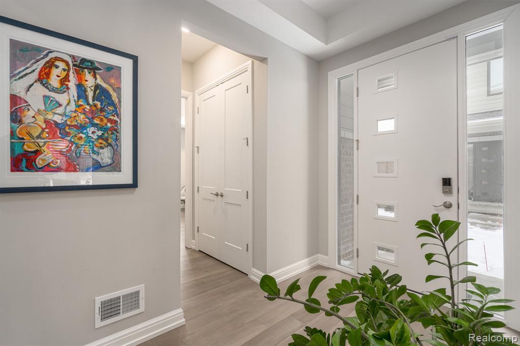 7484 Gramercy Circle, West Bloomfield, MI — Photo 24